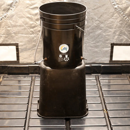 5 Gallon Reservoirs - Deluxe w/ water level indicator -- for Blumat Systems - Midwest Grow LLC